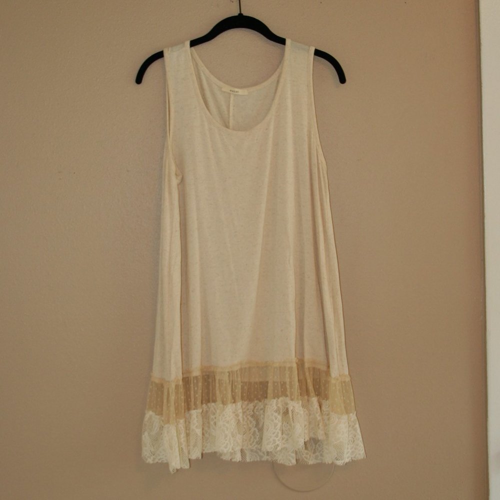easel Sleeveless Top Floral Lace Trim size L